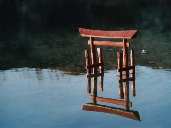 Torii im Wasser